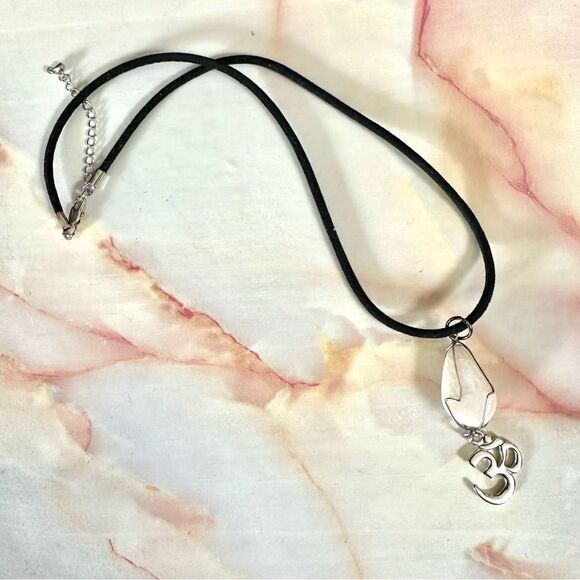 Milky Quartz OM pendant necklace - Picture 3 of 9